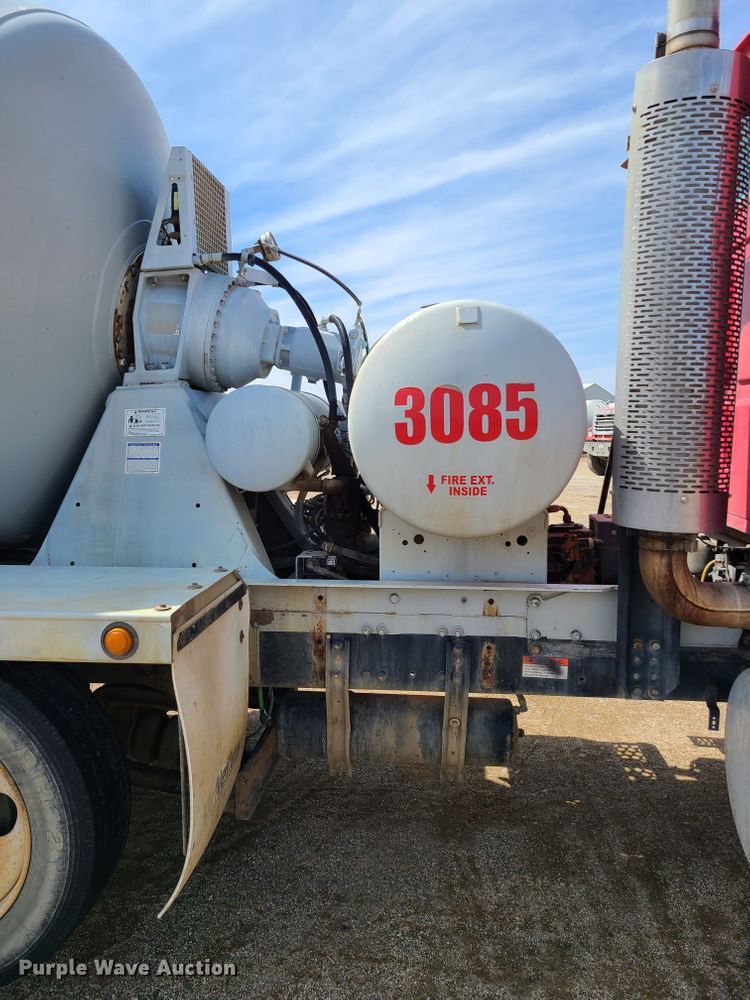image for item HE9667 2007 Sterling LT9511  ready mix truck