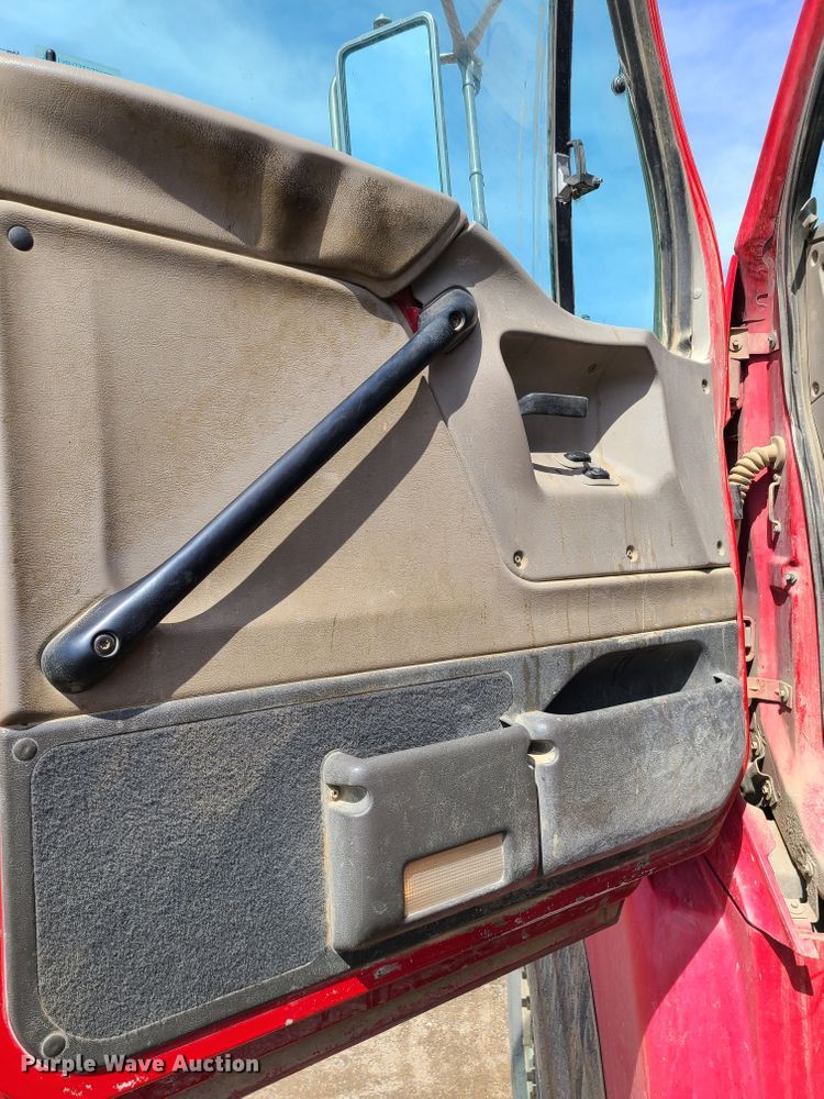 image for item HE9667 2007 Sterling LT9511  ready mix truck