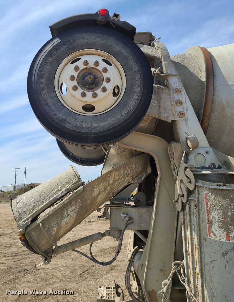image for item HE9667 2007 Sterling LT9511  ready mix truck