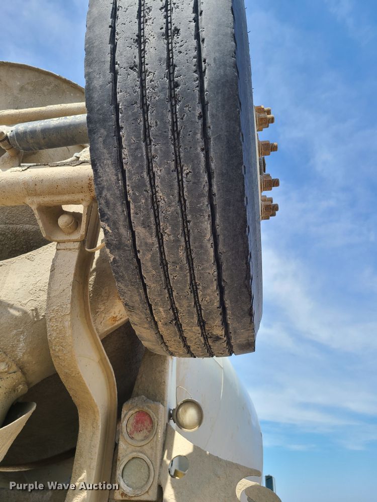 image for item HE9667 2007 Sterling LT9511  ready mix truck