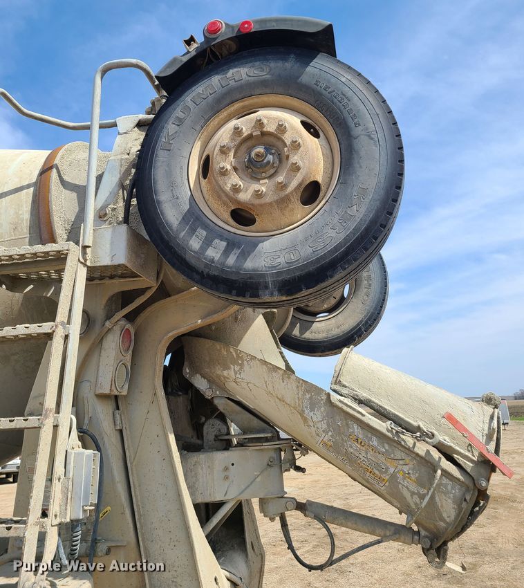 image for item HE9667 2007 Sterling LT9511  ready mix truck