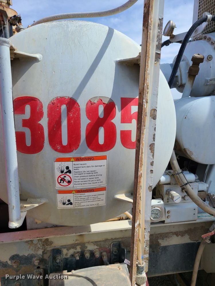 image for item HE9667 2007 Sterling LT9511  ready mix truck