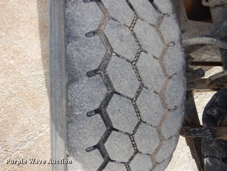 image for item HE9668 2007 Sterling LT9511  ready mix truck