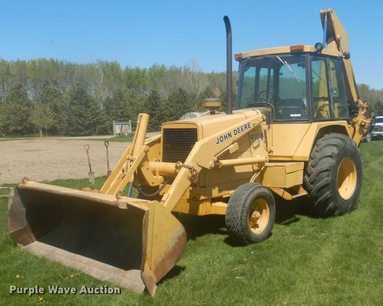 image for item HE9709 1984 John Deere 410B  backhoe