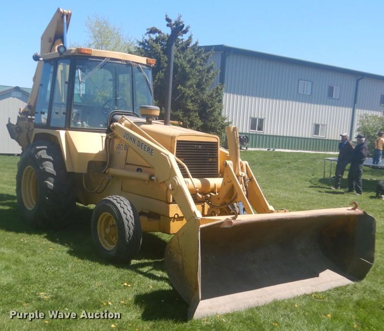 image for item HE9709 1984 John Deere 410B  backhoe
