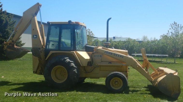 image for item HE9709 1984 John Deere 410B  backhoe