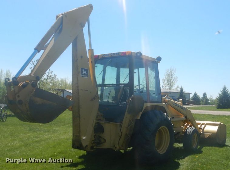 image for item HE9709 1984 John Deere 410B  backhoe