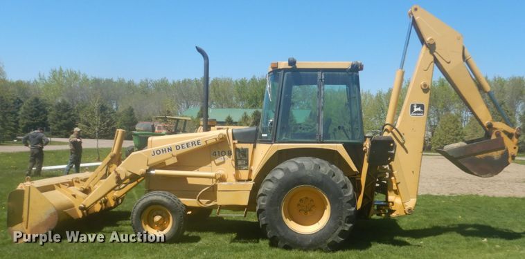 image for item HE9709 1984 John Deere 410B  backhoe