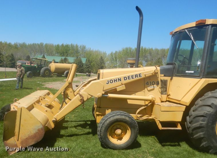 image for item HE9709 1984 John Deere 410B  backhoe
