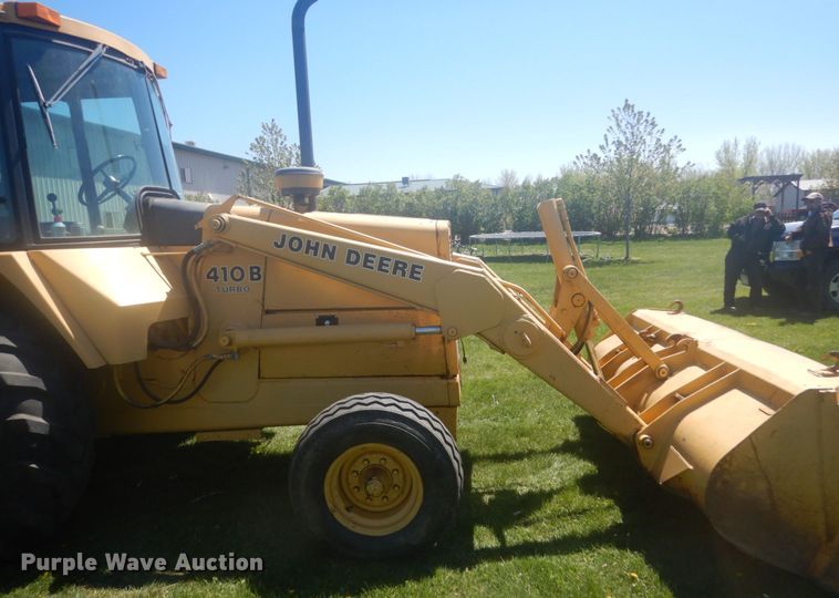 image for item HE9709 1984 John Deere 410B  backhoe