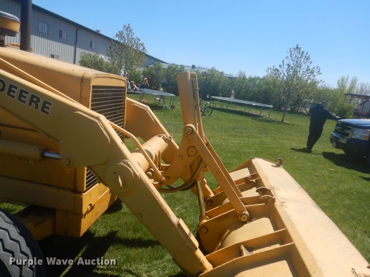 image for item HE9709 1984 John Deere 410B  backhoe