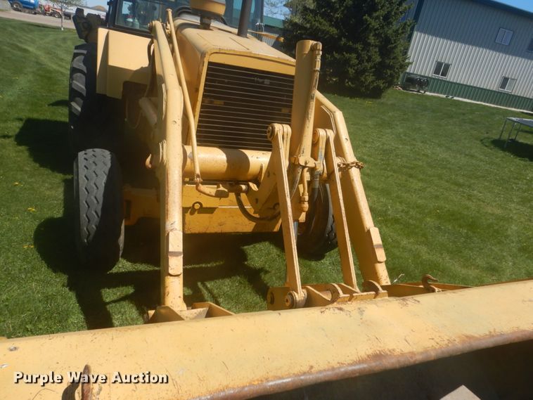 image for item HE9709 1984 John Deere 410B  backhoe