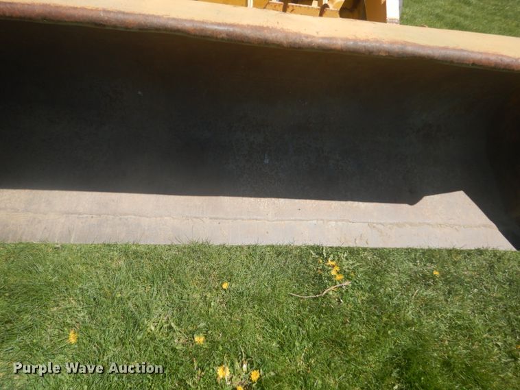 image for item HE9709 1984 John Deere 410B  backhoe