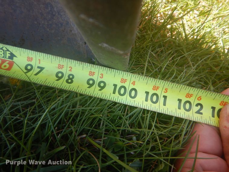 image for item HE9709 1984 John Deere 410B  backhoe