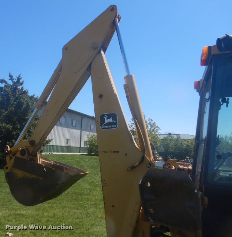 image for item HE9709 1984 John Deere 410B  backhoe
