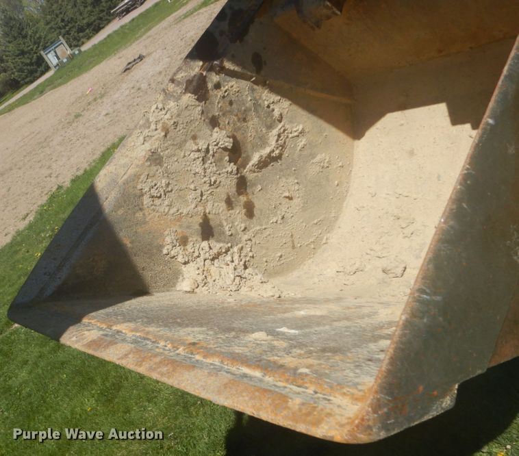 image for item HE9709 1984 John Deere 410B  backhoe