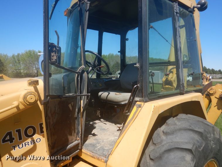 image for item HE9709 1984 John Deere 410B  backhoe