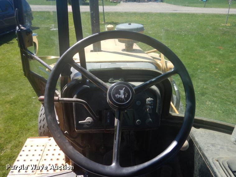 image for item HE9709 1984 John Deere 410B  backhoe