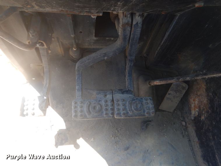 image for item HE9709 1984 John Deere 410B  backhoe