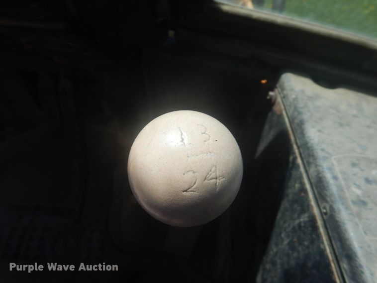 image for item HE9709 1984 John Deere 410B  backhoe