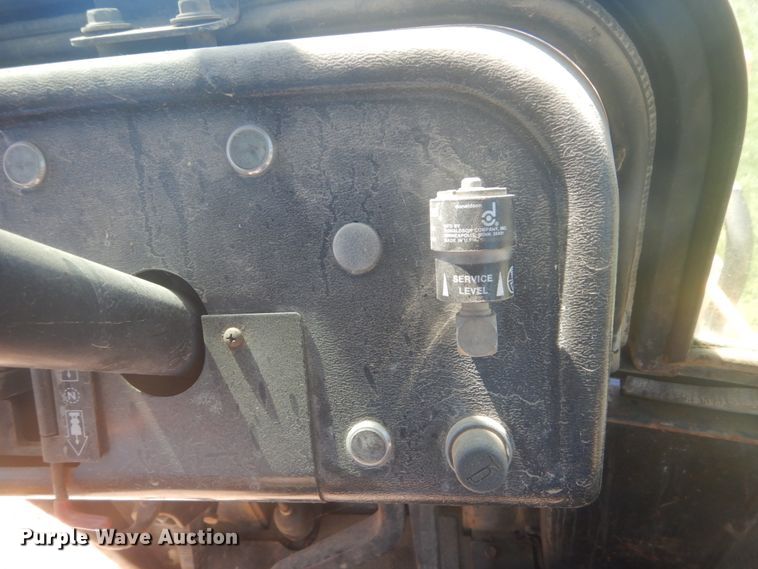 image for item HE9709 1984 John Deere 410B  backhoe