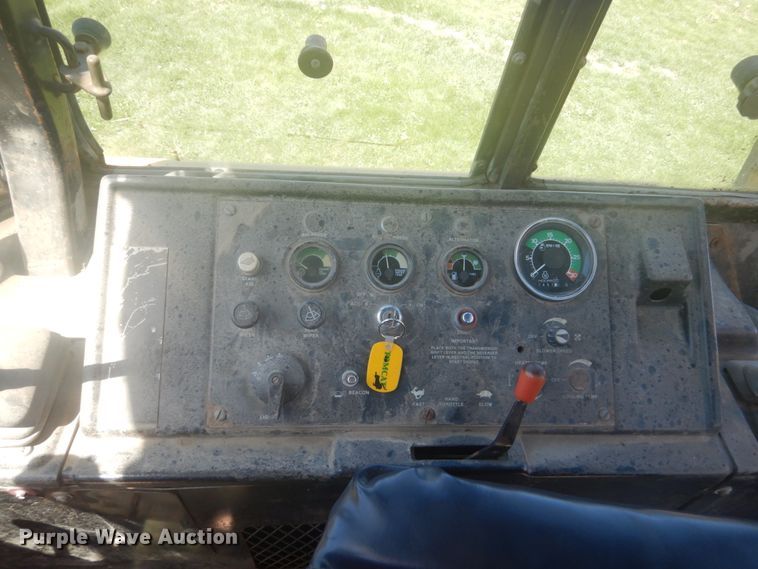 image for item HE9709 1984 John Deere 410B  backhoe