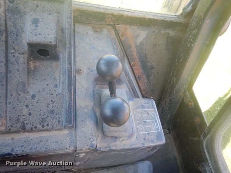 image for item HE9709 1984 John Deere 410B  backhoe