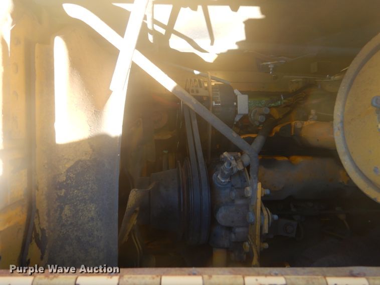 image for item HE9709 1984 John Deere 410B  backhoe