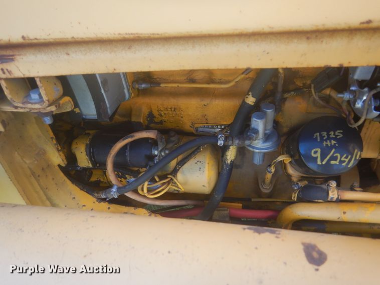 image for item HE9709 1984 John Deere 410B  backhoe