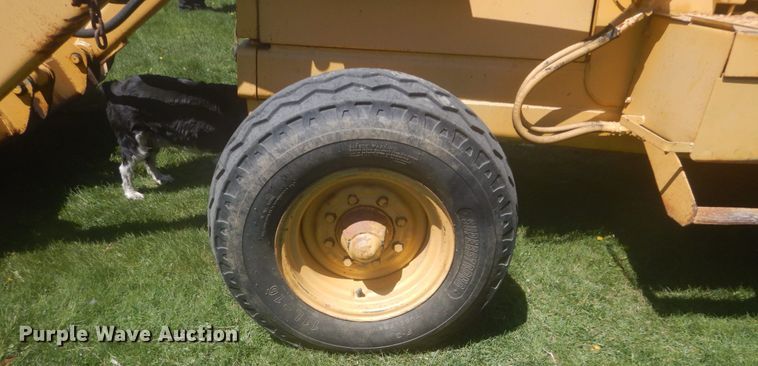 image for item HE9709 1984 John Deere 410B  backhoe