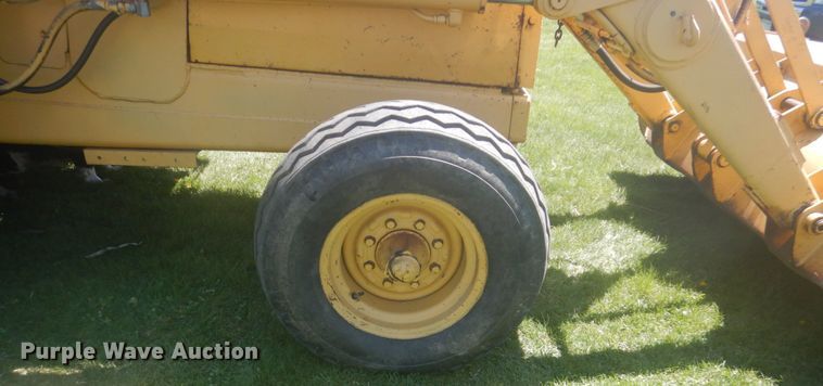 image for item HE9709 1984 John Deere 410B  backhoe