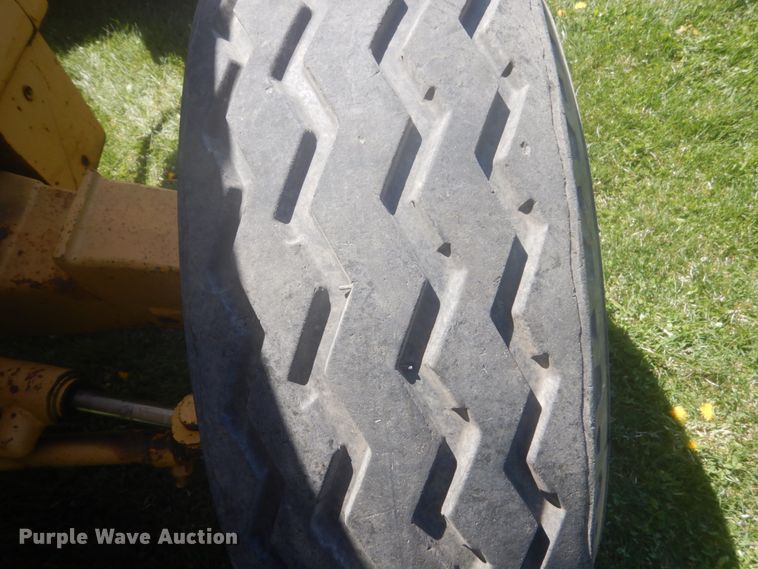 image for item HE9709 1984 John Deere 410B  backhoe