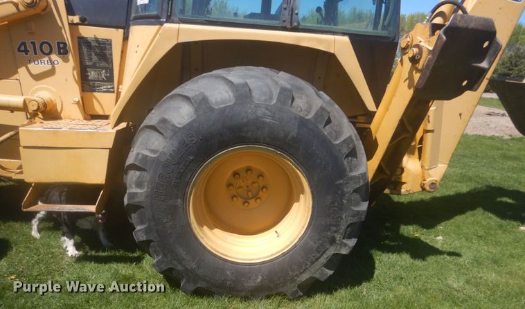 image for item HE9709 1984 John Deere 410B  backhoe