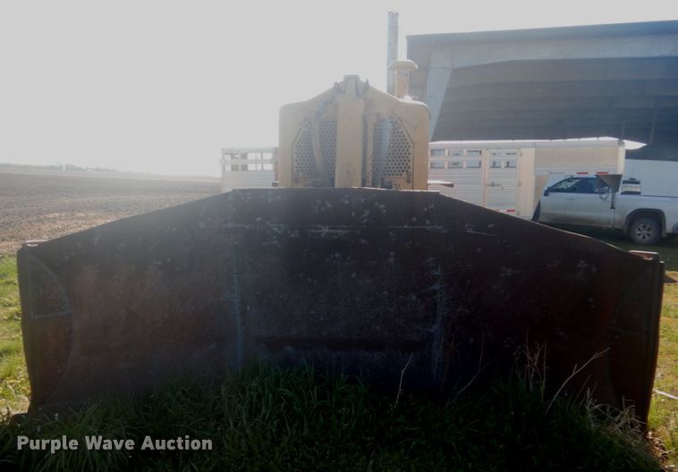 image for item HE9722 Caterpillar D8  dozer