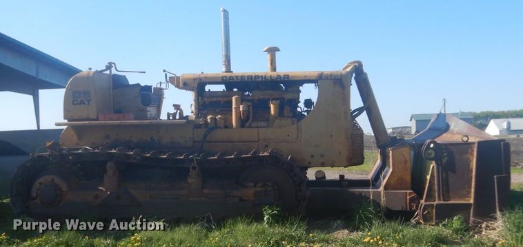 image for item HE9722 Caterpillar D8  dozer