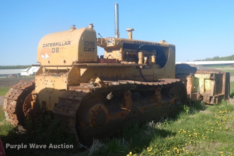 image for item HE9722 Caterpillar D8  dozer