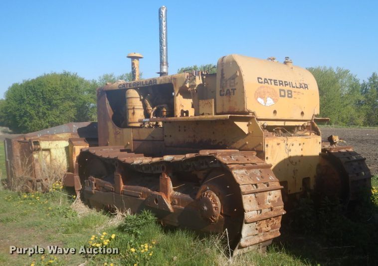 image for item HE9722 Caterpillar D8  dozer