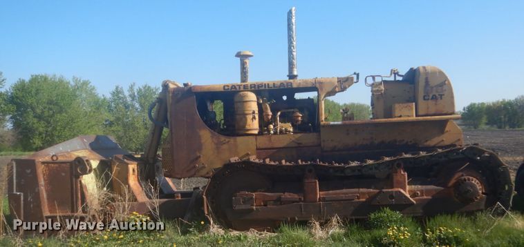 image for item HE9722 Caterpillar D8  dozer