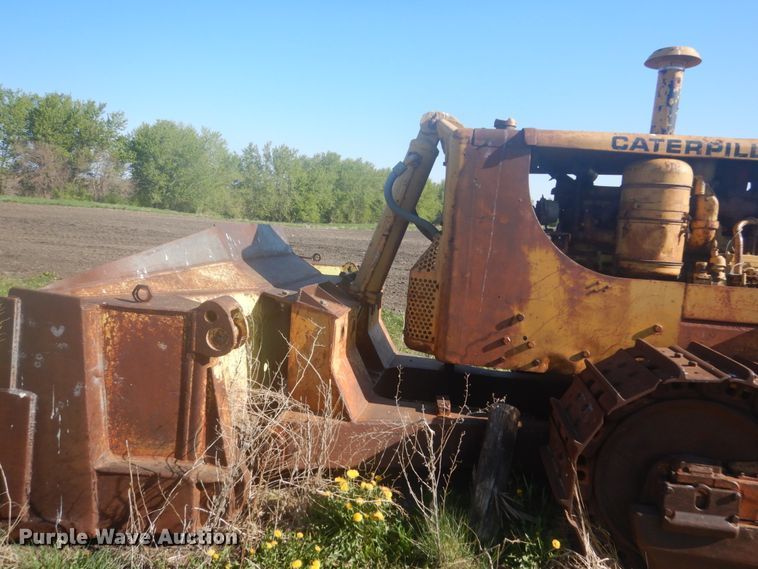 image for item HE9722 Caterpillar D8  dozer
