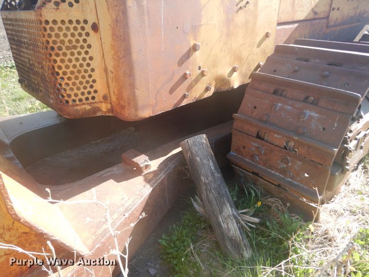 image for item HE9722 Caterpillar D8  dozer