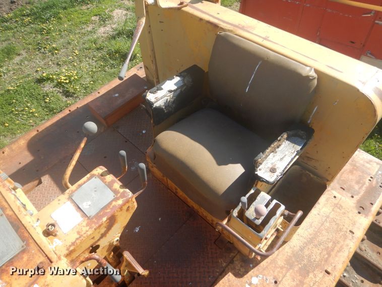 image for item HE9722 Caterpillar D8  dozer