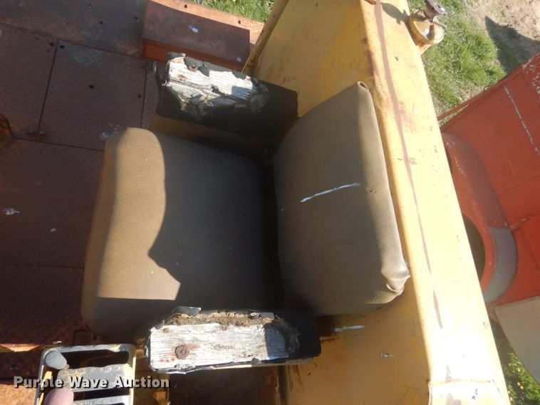 image for item HE9722 Caterpillar D8  dozer