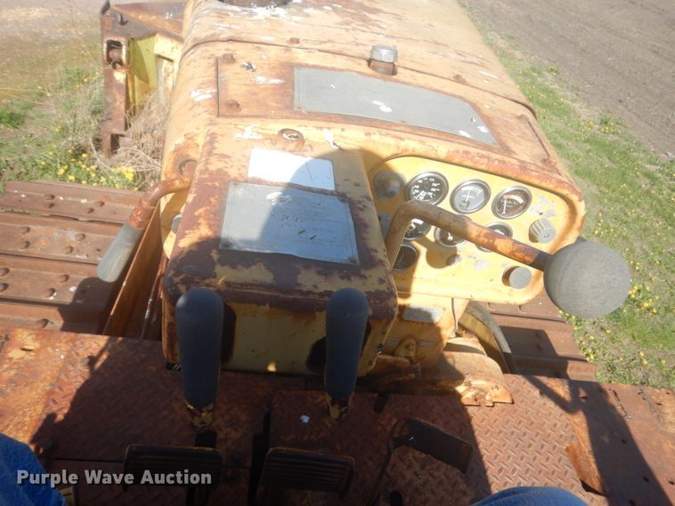 image for item HE9722 Caterpillar D8  dozer