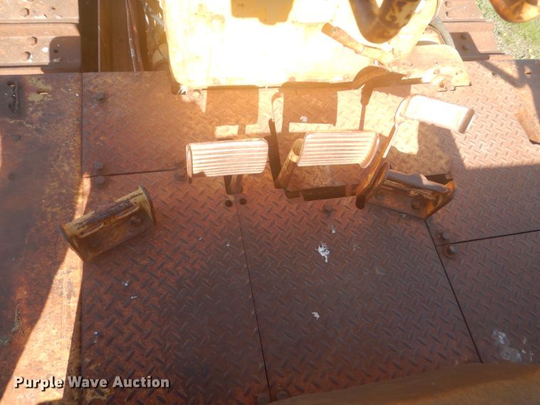 image for item HE9722 Caterpillar D8  dozer