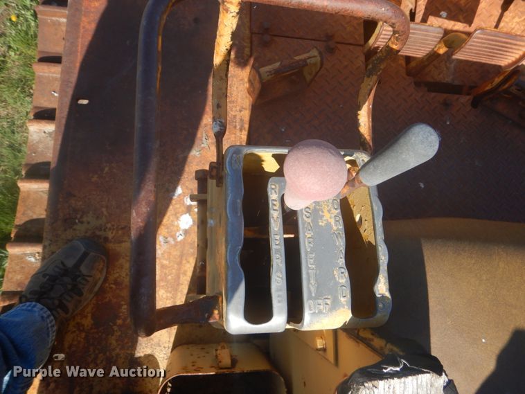 image for item HE9722 Caterpillar D8  dozer