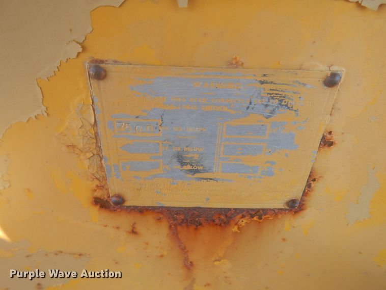 image for item HE9722 Caterpillar D8  dozer