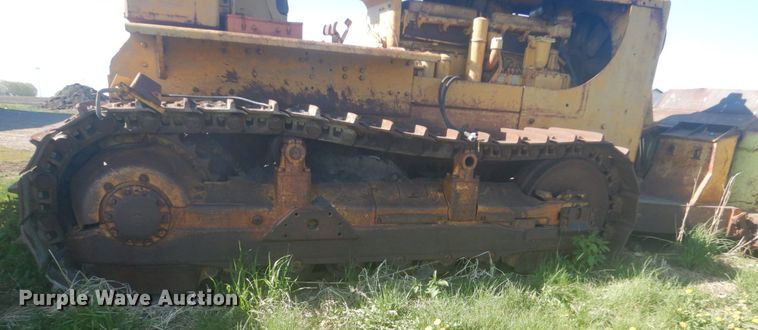 image for item HE9722 Caterpillar D8  dozer