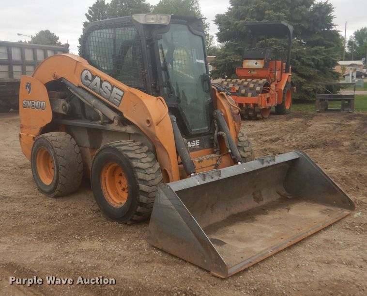 image for item HE9724 2013 Case SV300  skid steer loader