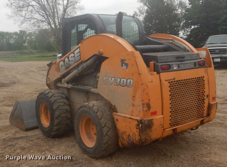 image for item HE9724 2013 Case SV300  skid steer loader