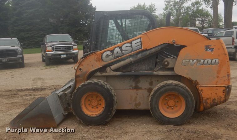 image for item HE9724 2013 Case SV300  skid steer loader